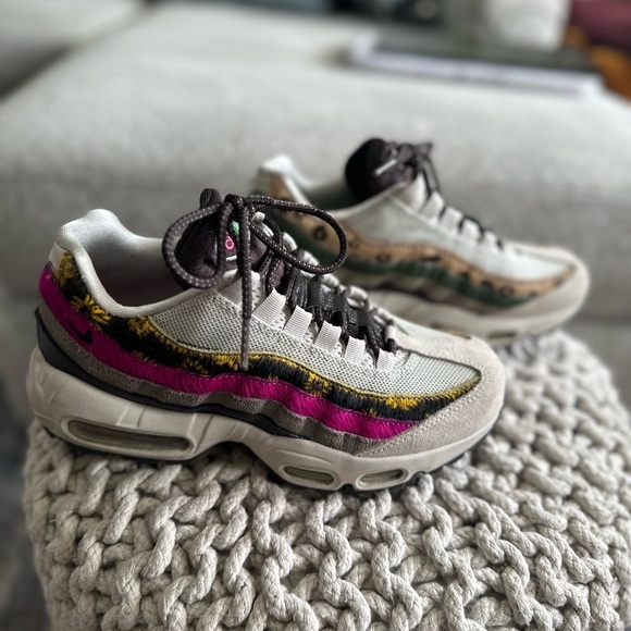 Multi-Colored Nike Women Air Max 95 - Picture 2 of 4